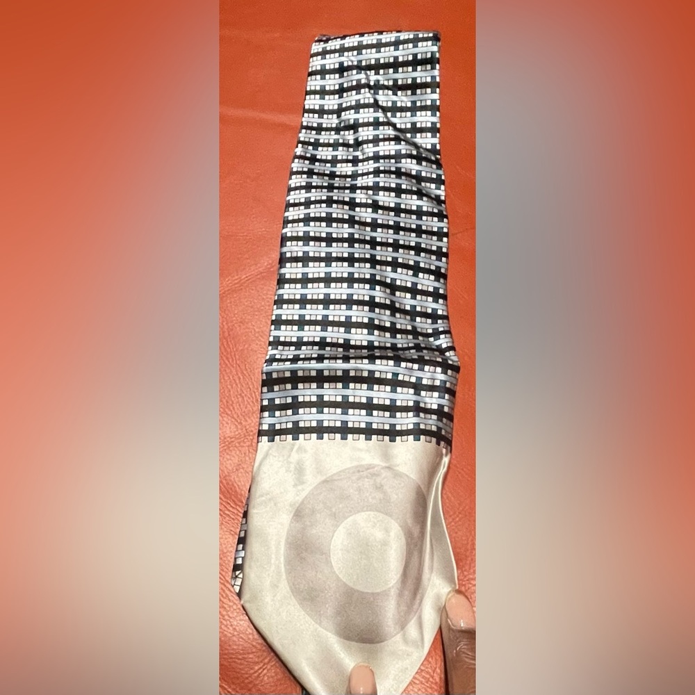 Gene Meyer 100% silk Geometric Patterned Tie